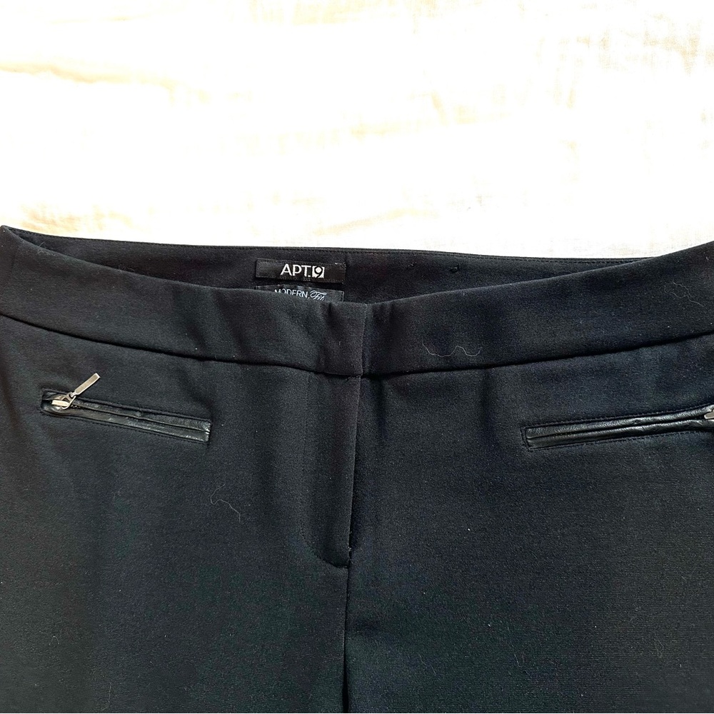 NWOT classic black  Apt. 9 cigarette ankle pants with front zipper, Size 12.